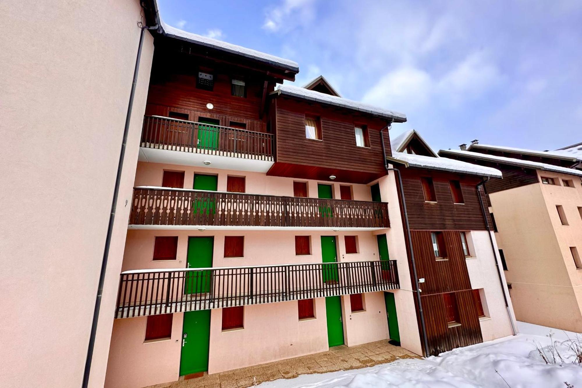 Casa-Amelie Terrace With View And Parking Διαμέρισμα Vars  Εξωτερικό φωτογραφία